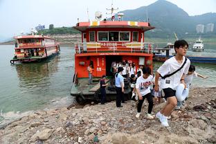 打卡下班！海港3-0领先连换3人，两造点的武磊下场，蔡慧康登场